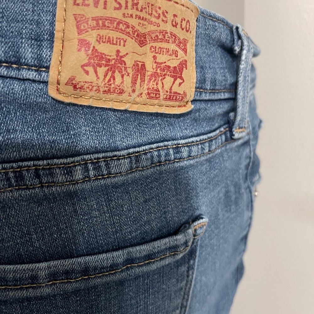 Levi's Classic Blue Jeans with Leather Patch